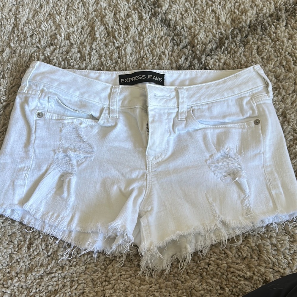 Express white distressed shorts, size 4